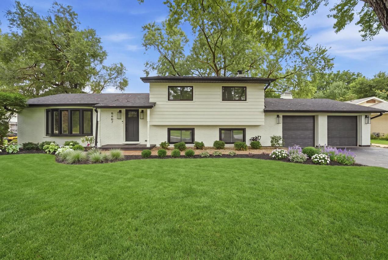 8607 W Main St., Downers Grove, IL 60516