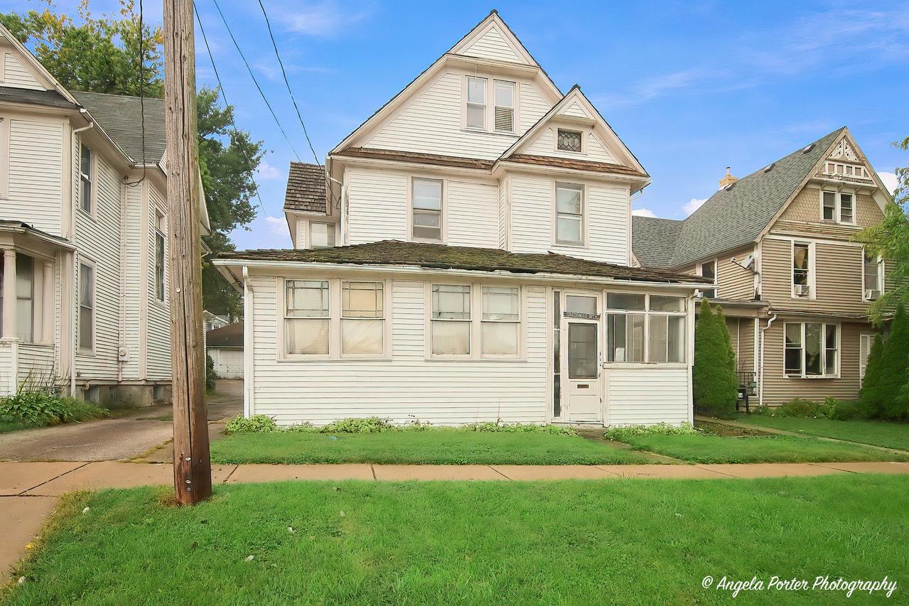 330 N County St., Waukegan, IL 60085