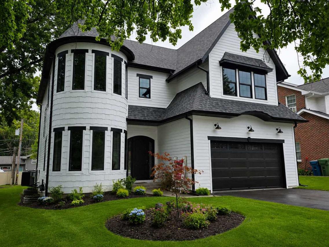 909 Evergreen Ave., Glen Ellyn, IL 60137