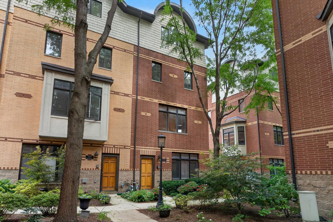 1027 Lincoln Tr., Oak Park, IL 60302
