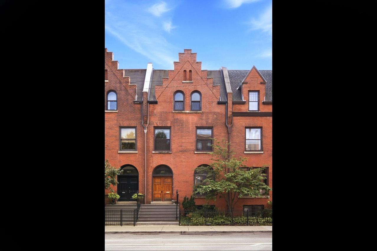 907 W Fullerton Ave., Chicago, IL 60614