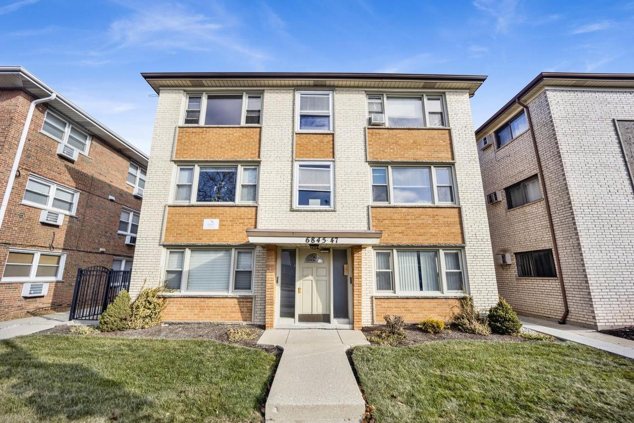 6845 N Northwest Hwy. #6845-1W, Chicago, IL 60631