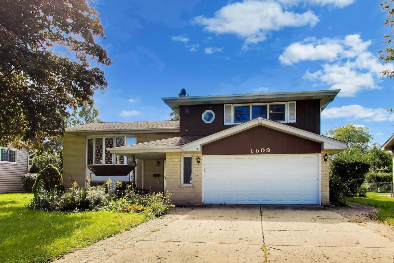 1509 E Thayer St., Mount Prospect, IL 60056