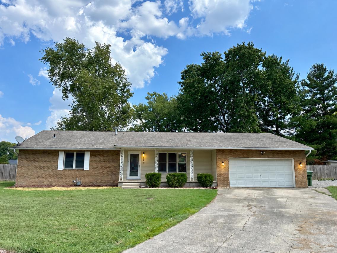 142 Fielder Dr., Salem, IL 62881