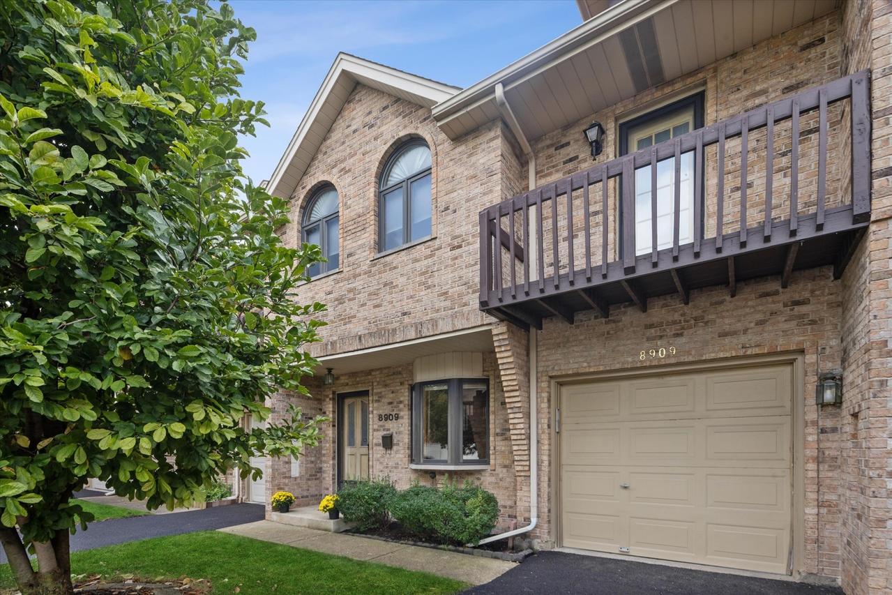 8909 Village Square Ln., Brookfield, IL 60513