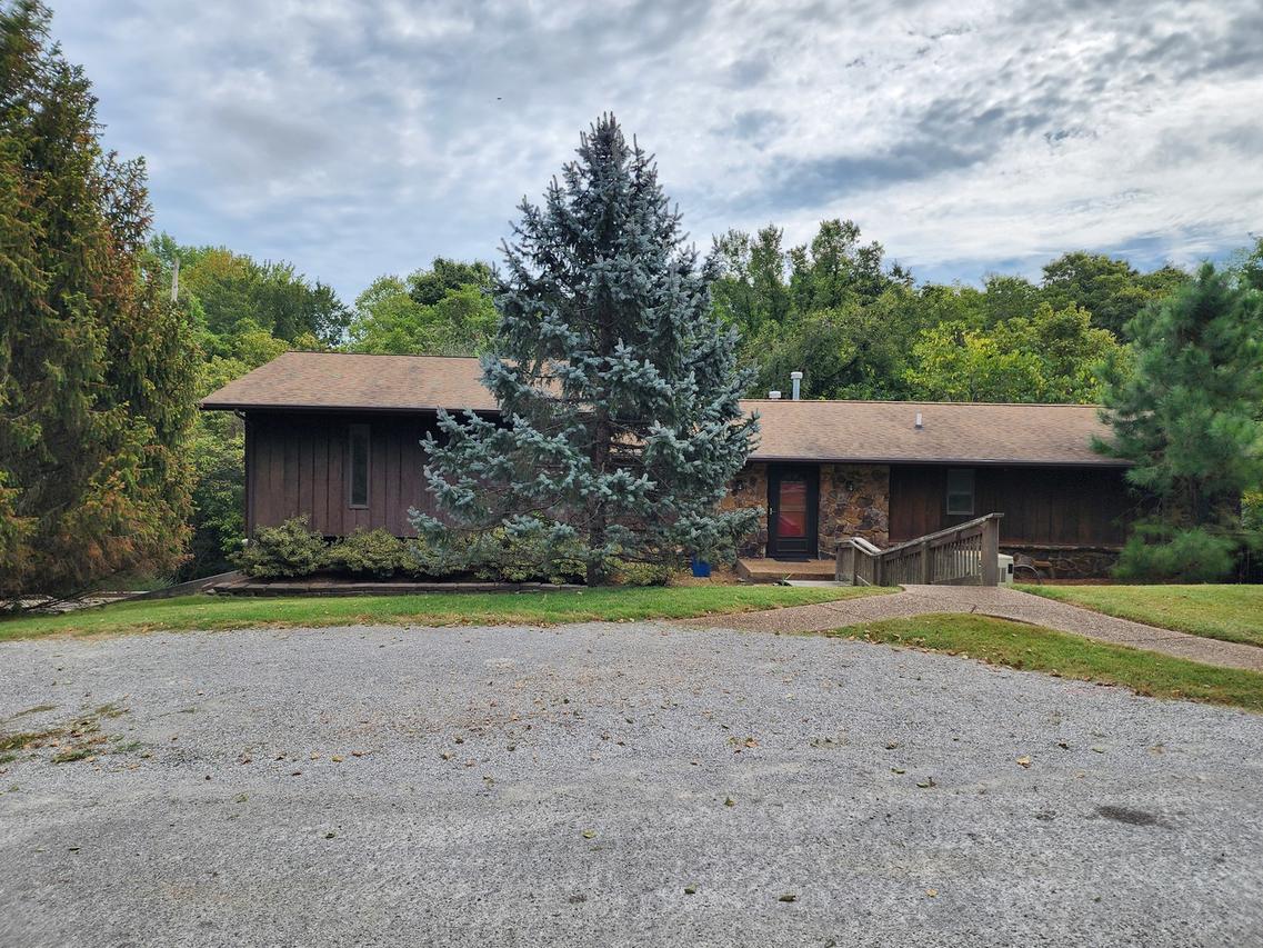 66 Birdsong Dr., Carbondale, IL 62903