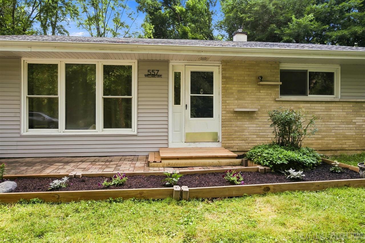 557 Willard Ave., Elgin, IL 60120