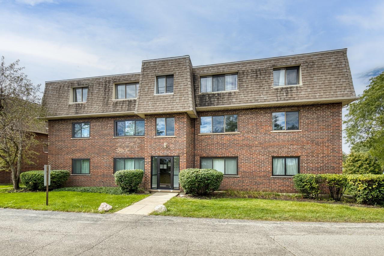 1472 Carol Ct. #3B, Palatine, IL 60074