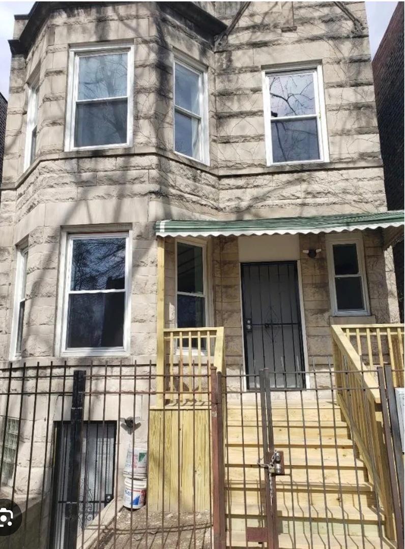 3424 W Walnut St., Chicago, IL 60624