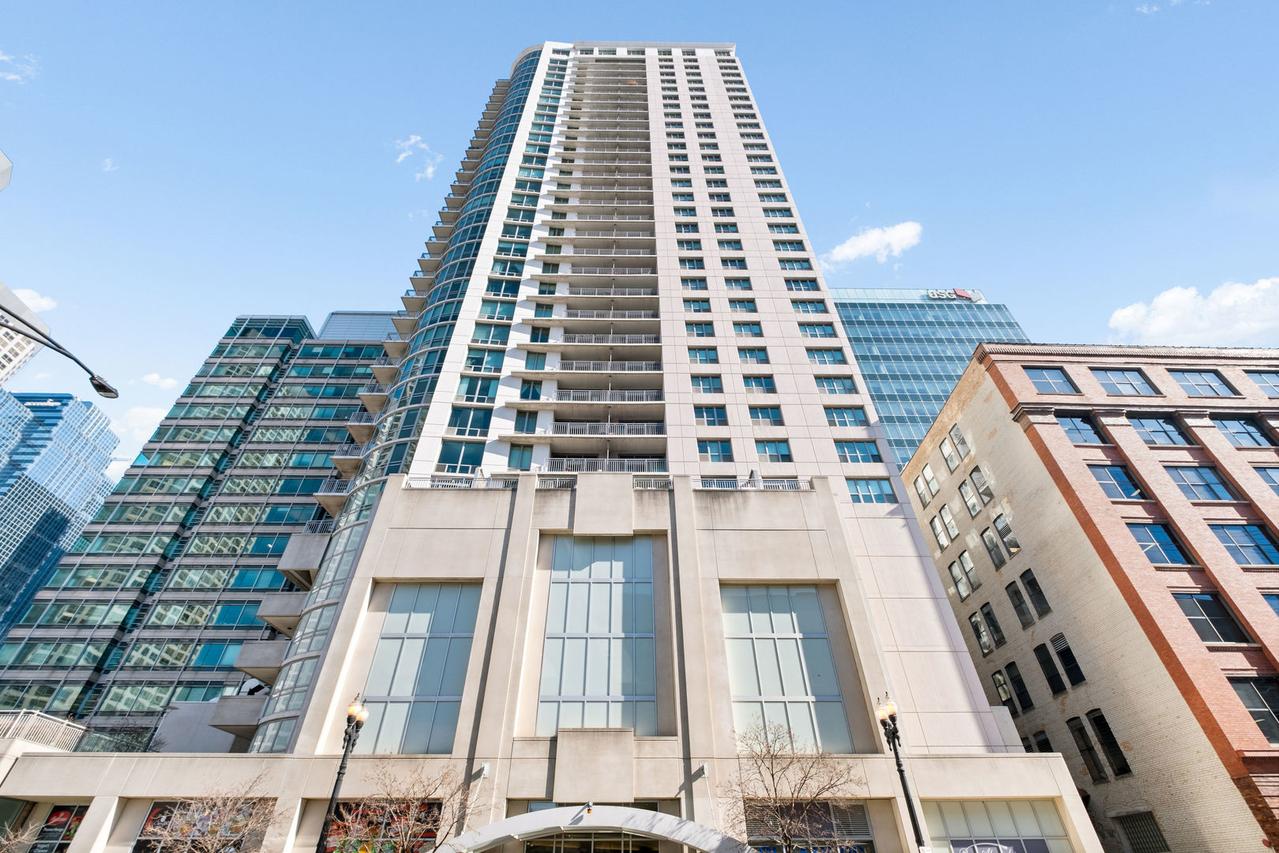125 S Jefferson St. #3002, Chicago, IL 60661