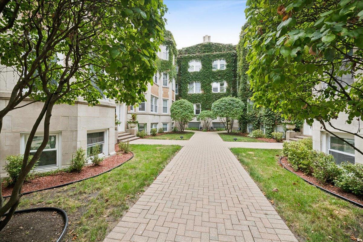 871 W Cornelia Ave. #1, Chicago, IL 60657
