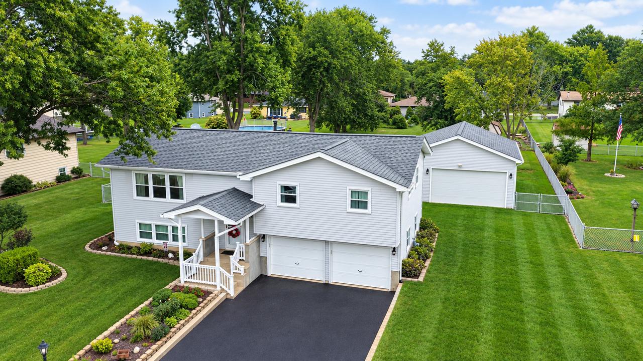 2814 Hawkshead Dr., New Lenox, IL 60451