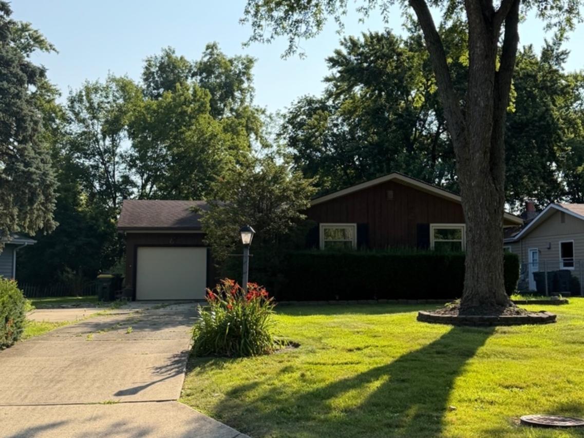 381 N Silverleaf Blvd., Carol Stream, IL 60188