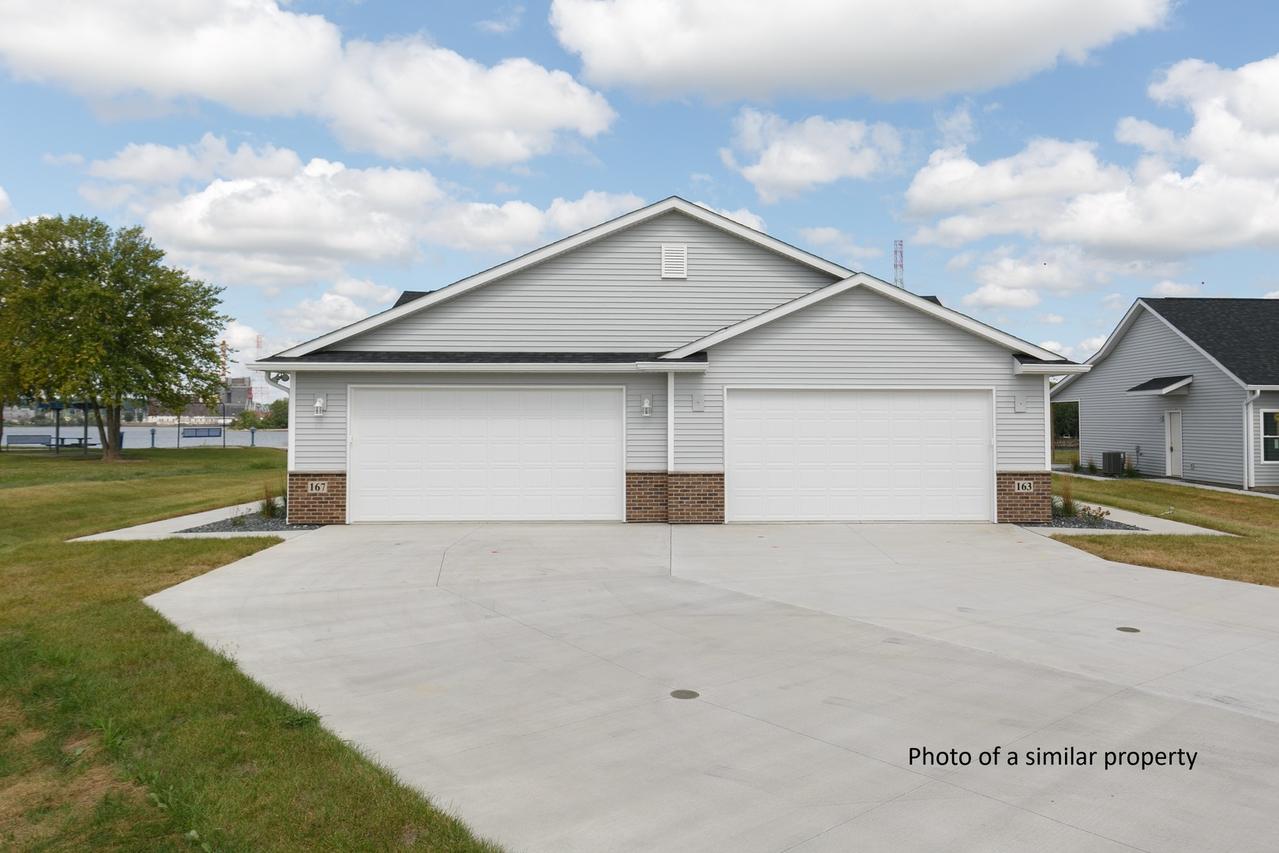 156 Skaloud Ct., East Moline, IL 61244