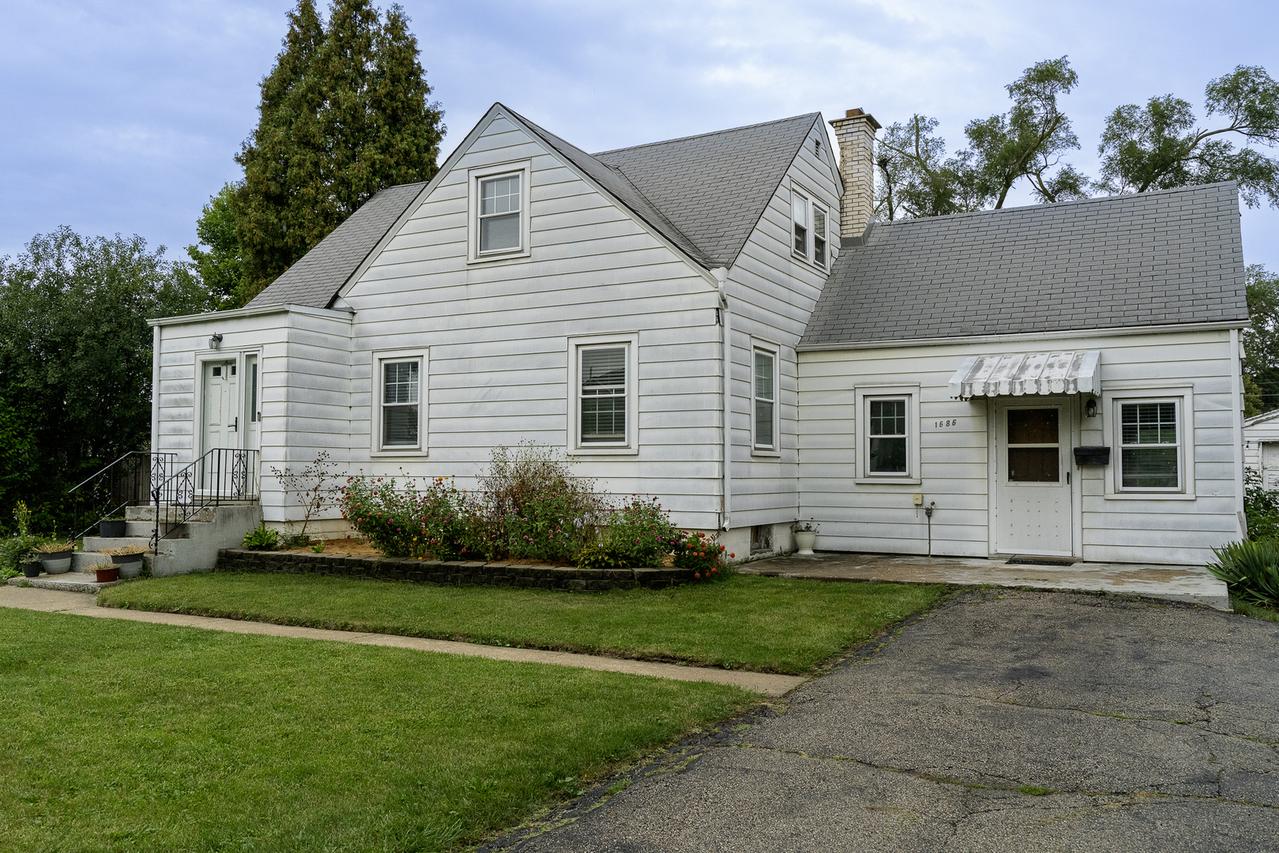 1686 Lunt Ave., Des Plaines, IL 60018