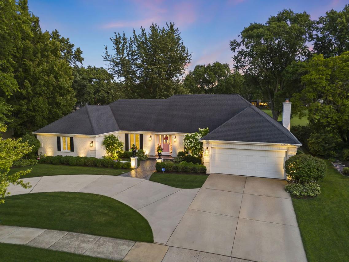 1010 Thunderbird Ln., Naperville, IL 60563