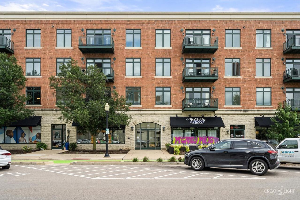 140 S River St. #211, Aurora, IL 60506