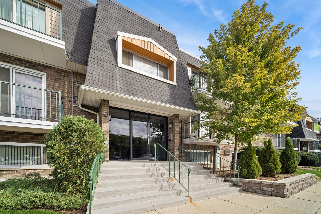 3852 S Parkway Dr. #1E, Northbrook, IL 60062