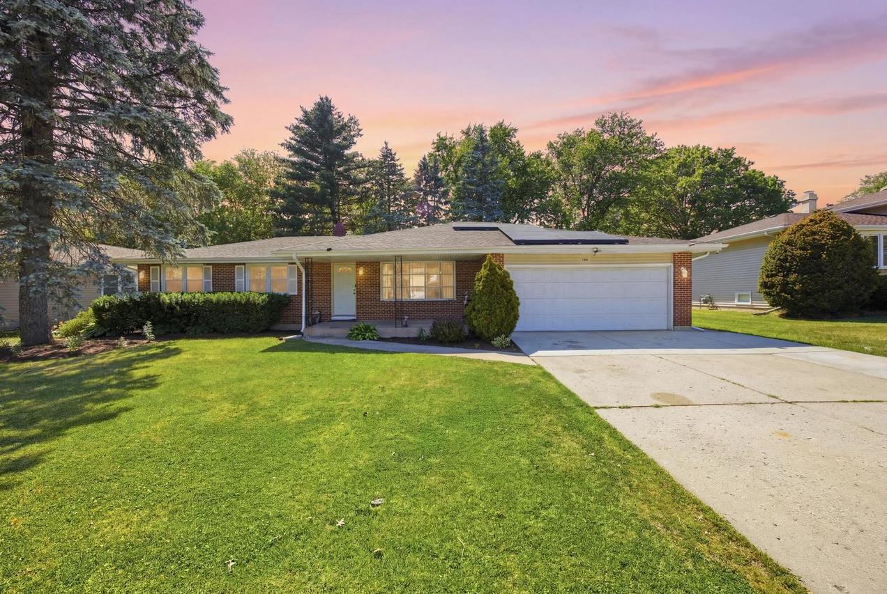 904 Chippewa Dr., Elgin, IL 60120