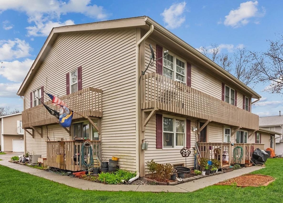 212 Hudson Ct. #B, Bolingbrook, IL 60440