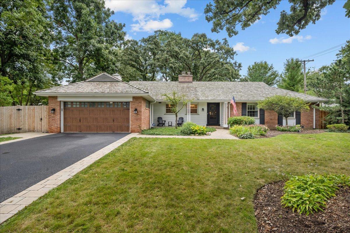 975 Inverlieth Ter., Lake Forest, IL 60045