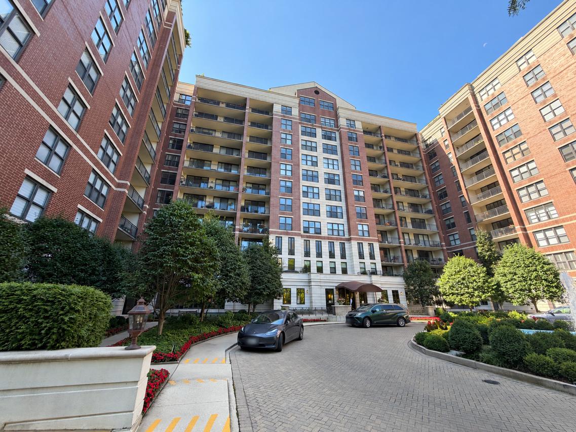 55 W Delaware Pl. #208-P052, Chicago, IL 60610