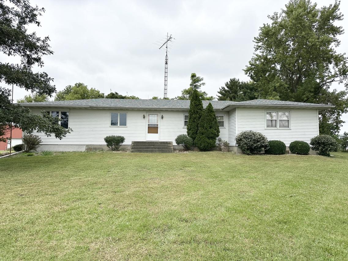 1698 E 1400 North Rd., Watseka, IL 60970