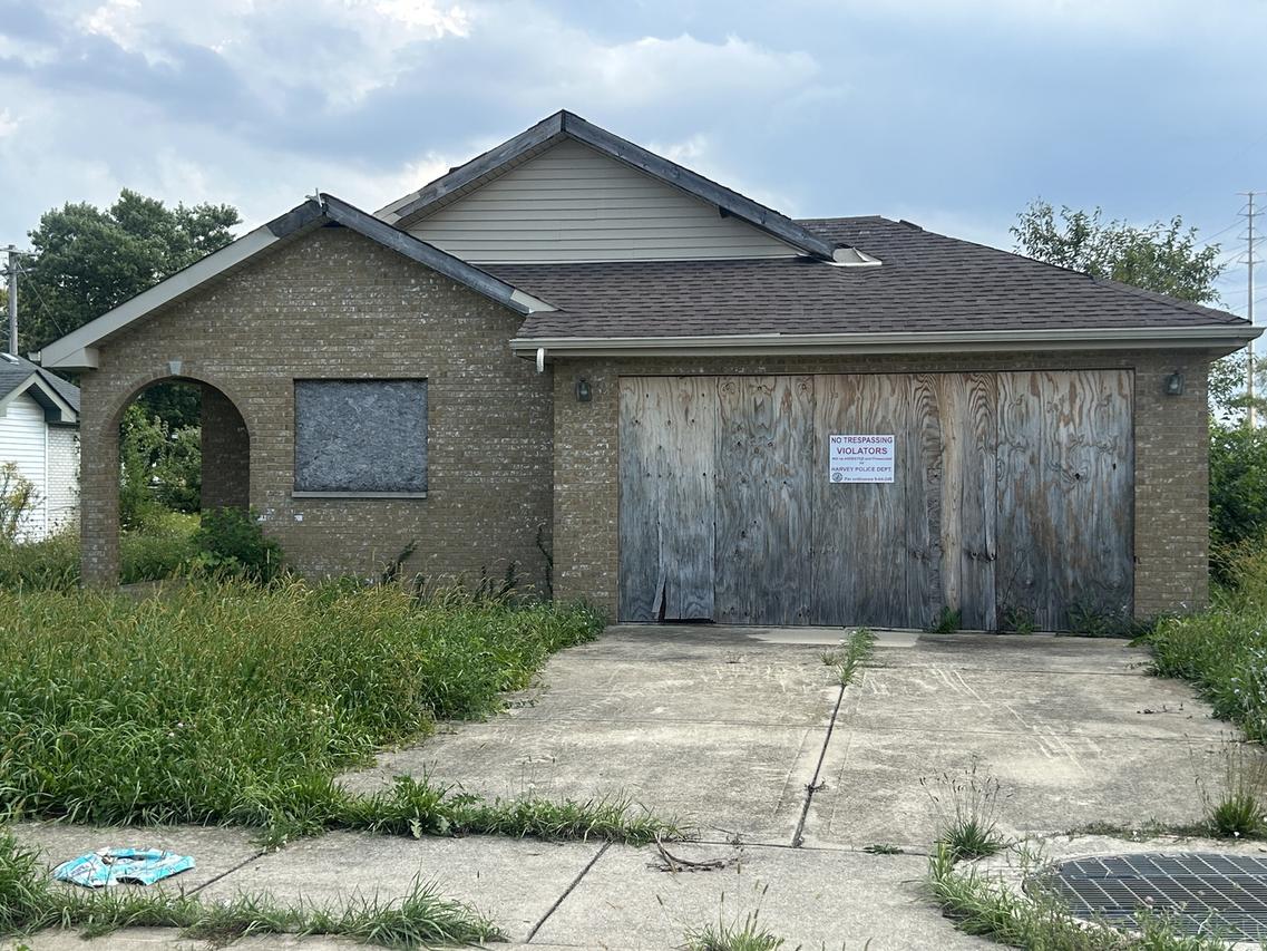 16051 Gauger Ave., Harvey, IL 60426