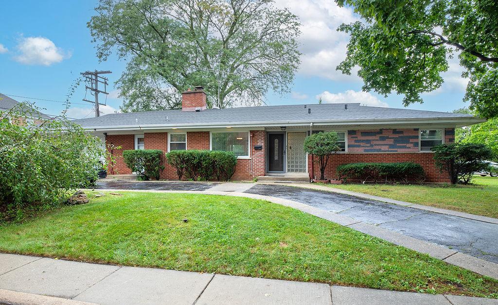 6756 N Keating Ave., Lincolnwood, IL 60712