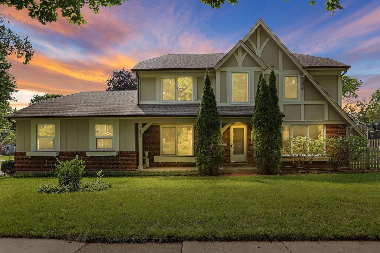 713 Dawes St., Libertyville, IL 60048