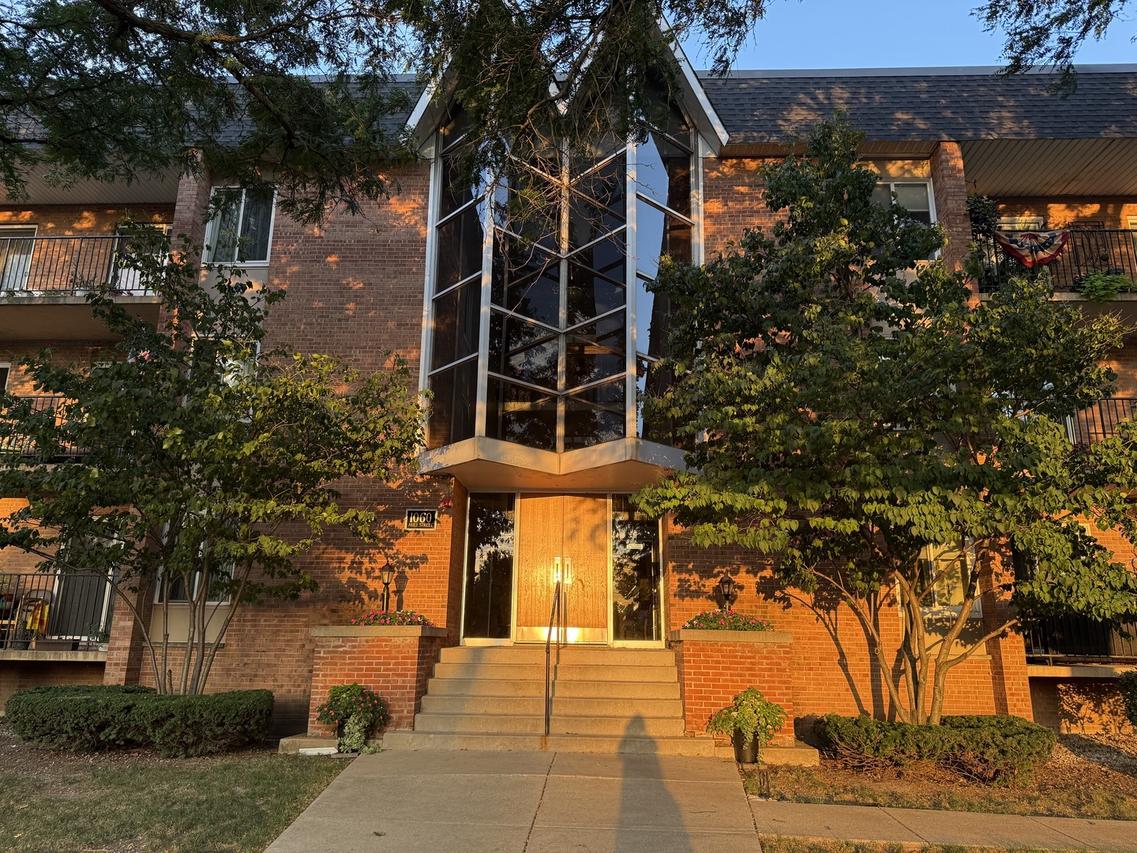 1060 N Mill St. #211, Naperville, IL 60563