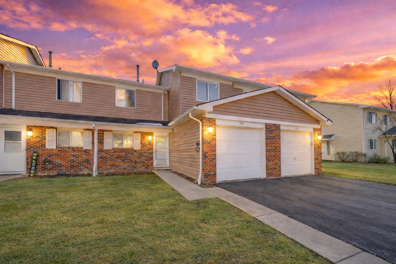 454 Esselen Ct., Carol Stream, IL 60188