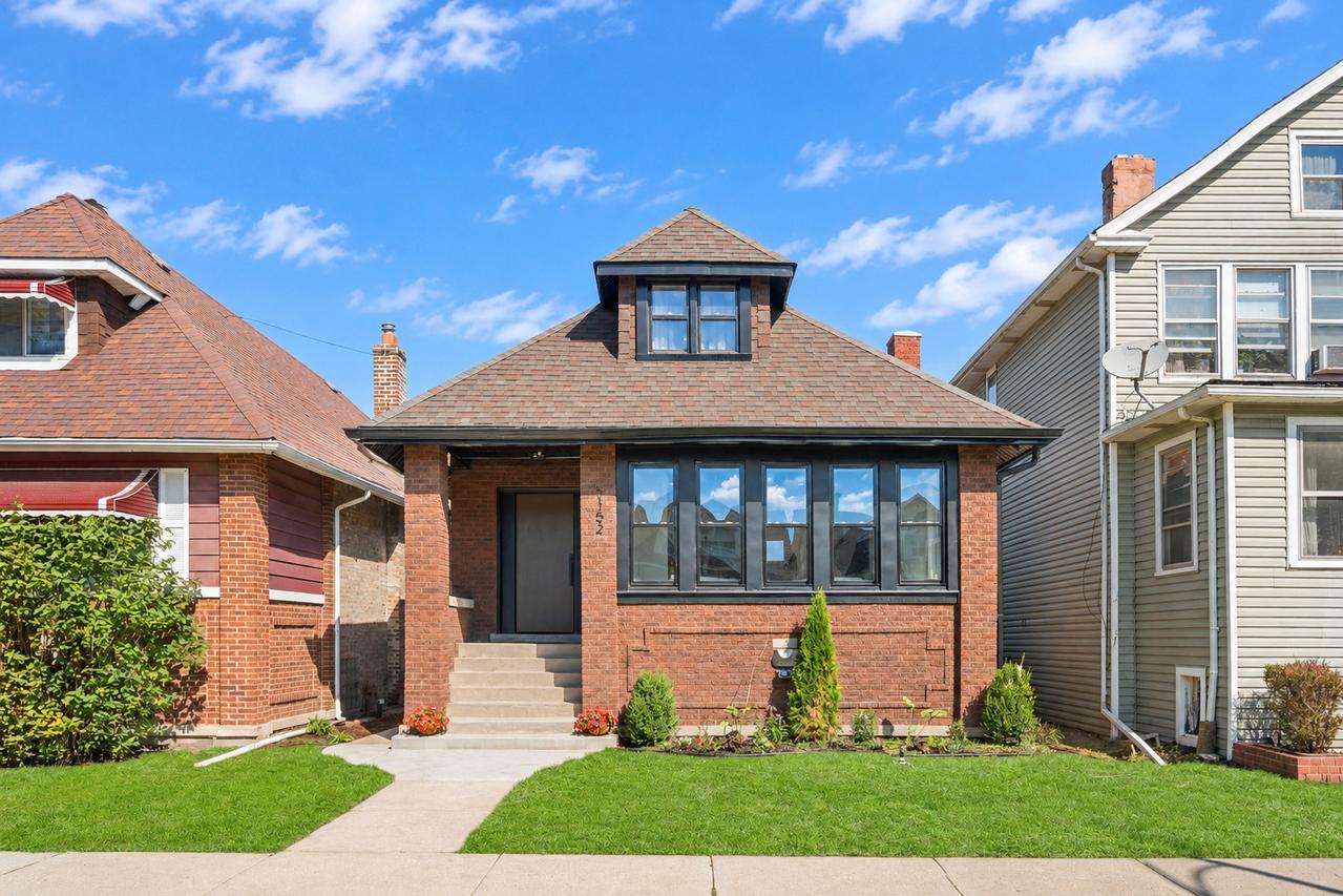 5152 W Warwick Ave., Chicago, IL 60641