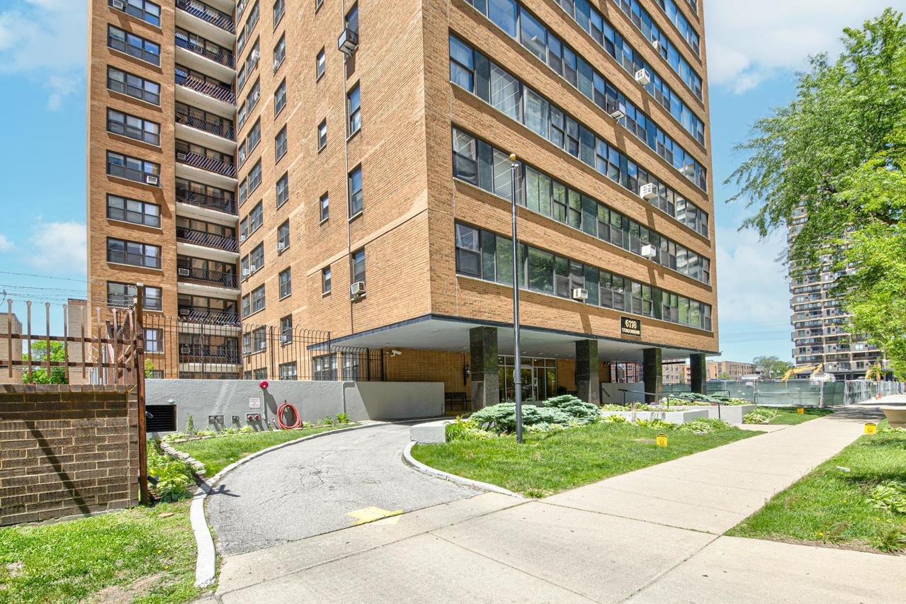 6118 N Sheridan Rd. #106, Chicago, IL 60660