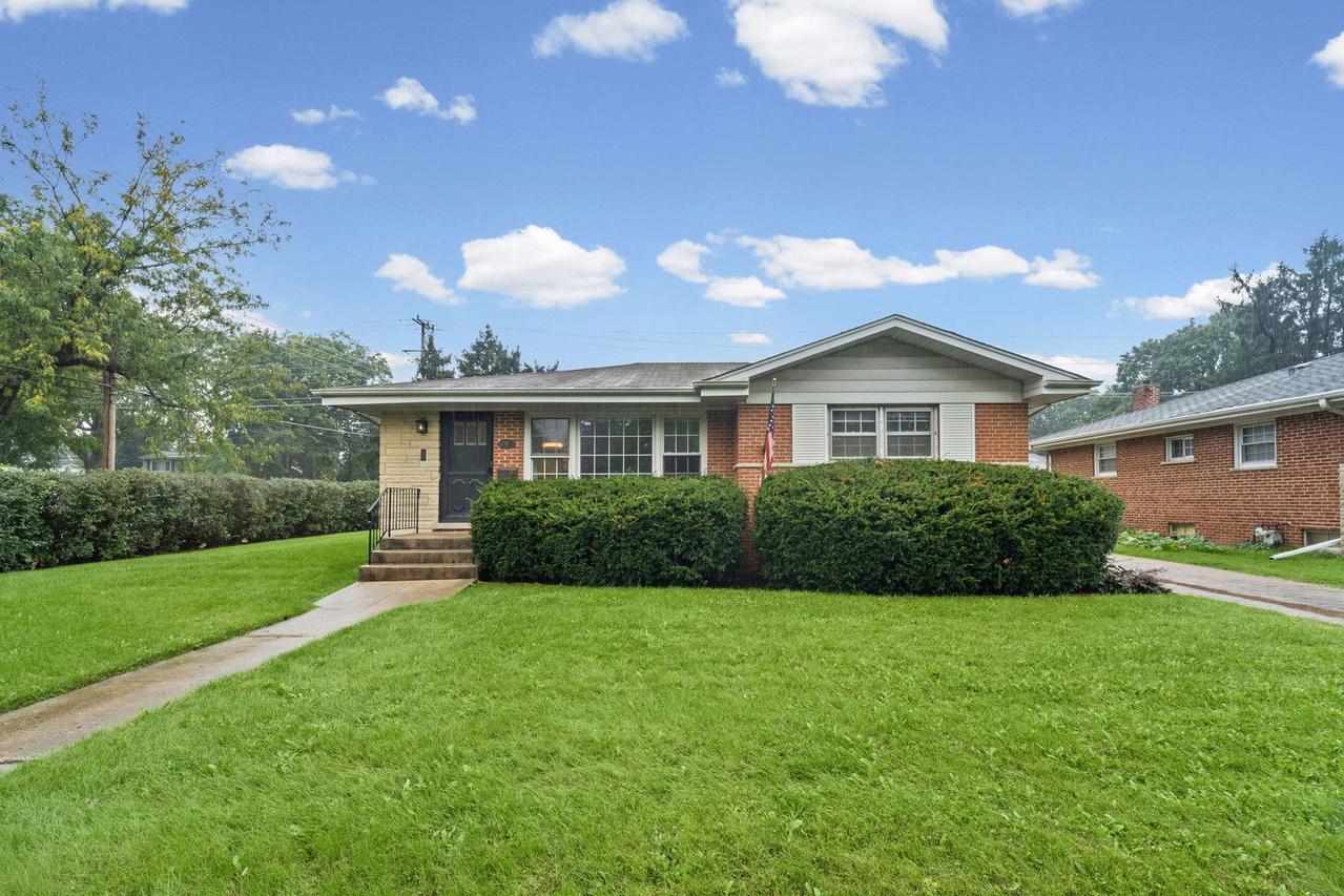 602 N Drury Ln., Arlington Heights, IL 60004