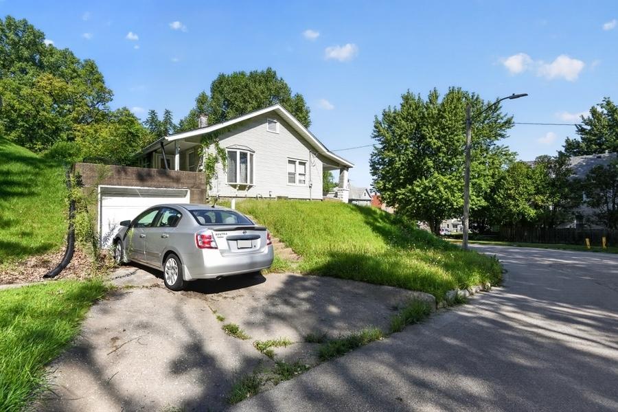 206 8th St., Silvis, IL 61282