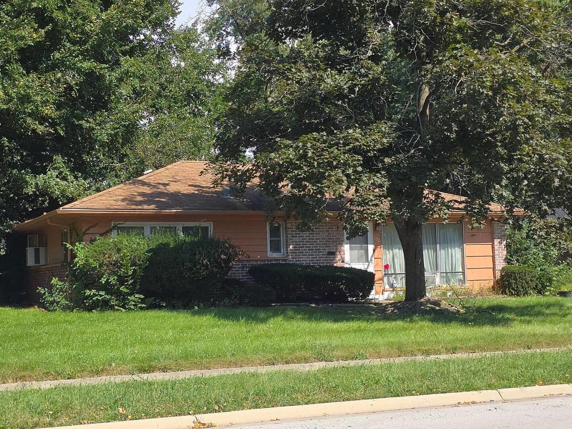 132 Shabbona Dr., Park Forest, IL 60466