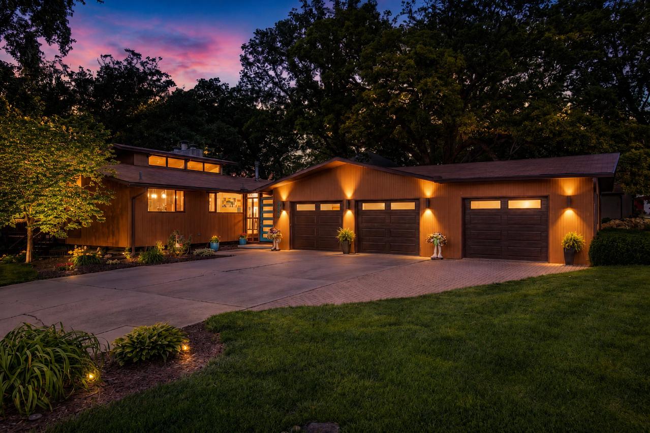 2390 Circle Dr., Ottawa, IL 61350