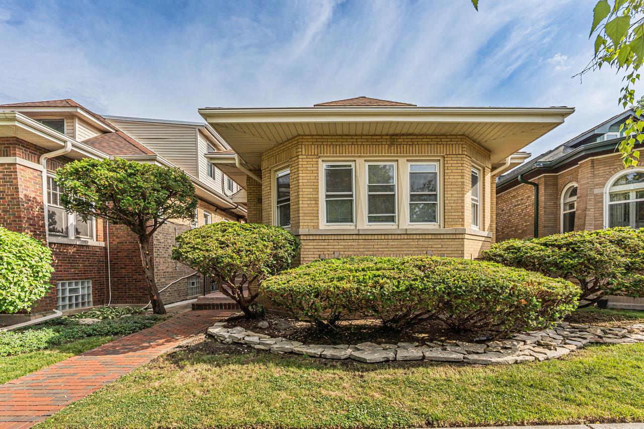 2539 W Morse Ave., Chicago, IL 60645