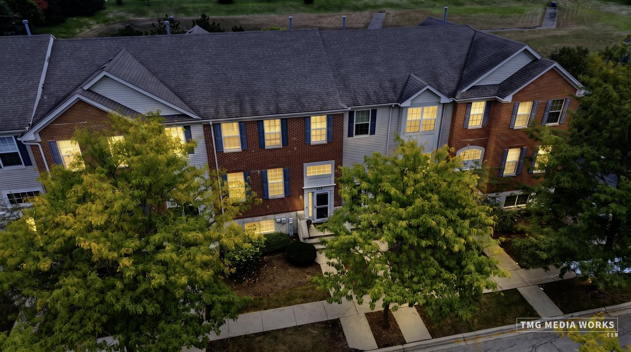 815 Lewisburg Ln., Aurora, IL 60504