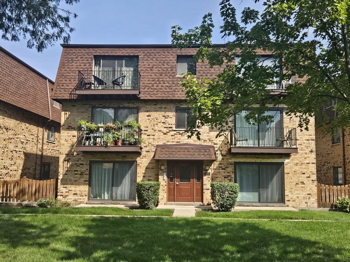 9709 Bianco Ter. #E, Des Plaines, IL 60016