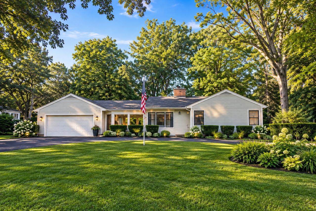7302 Hillside Rd., Crystal Lake, IL 60012