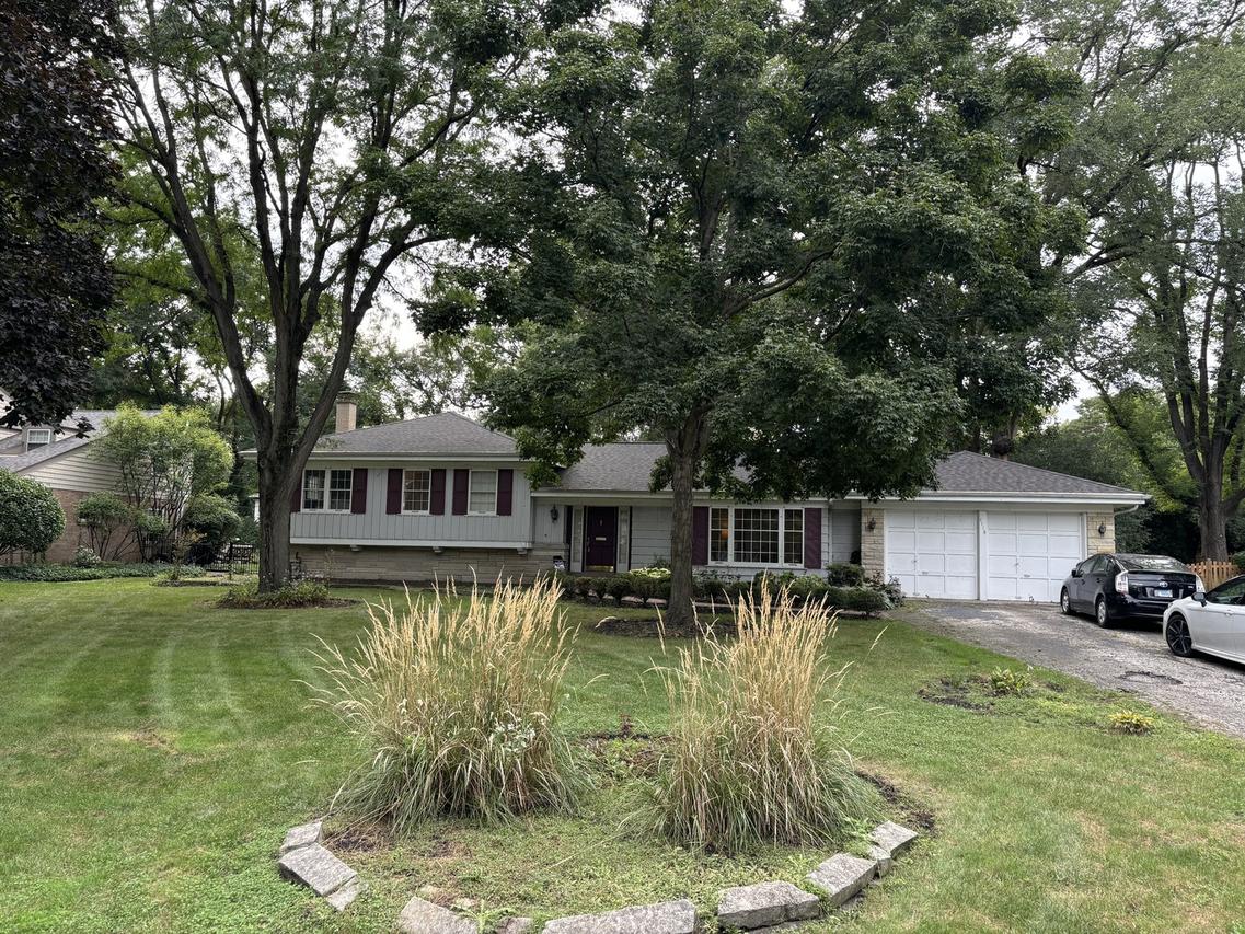 1116 Woodview Rd., Burr Ridge, IL 60527