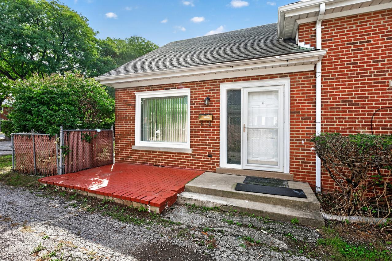 816 S La Grange Rd., La Grange, IL 60525
