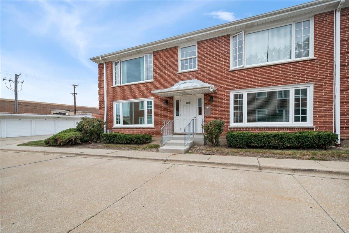 1450 Plymouth Pl. #1E, Glenview, IL 60025