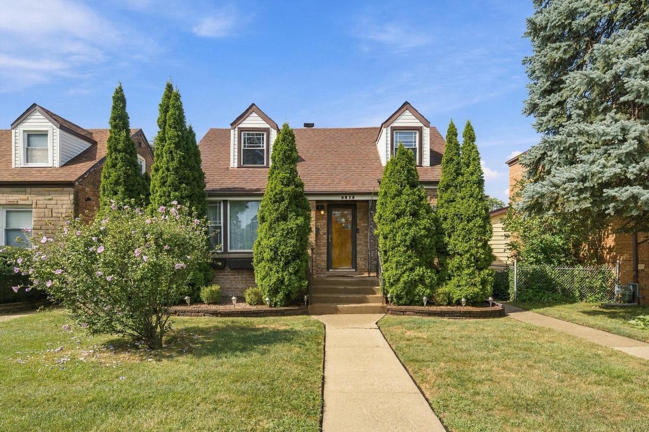 8818 S Sacramento Ave., Evergreen Park, IL 60805