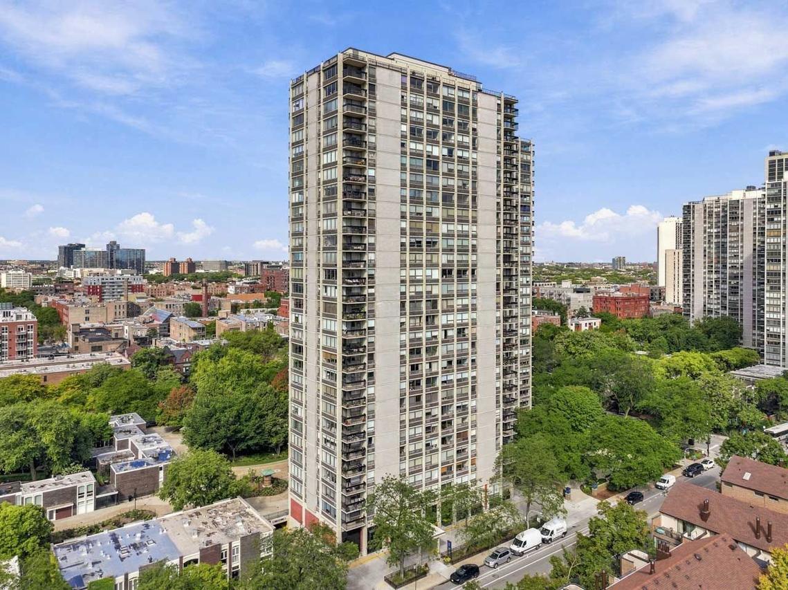 1355 N Sandburg Ter. #1801D, Chicago, IL 60610