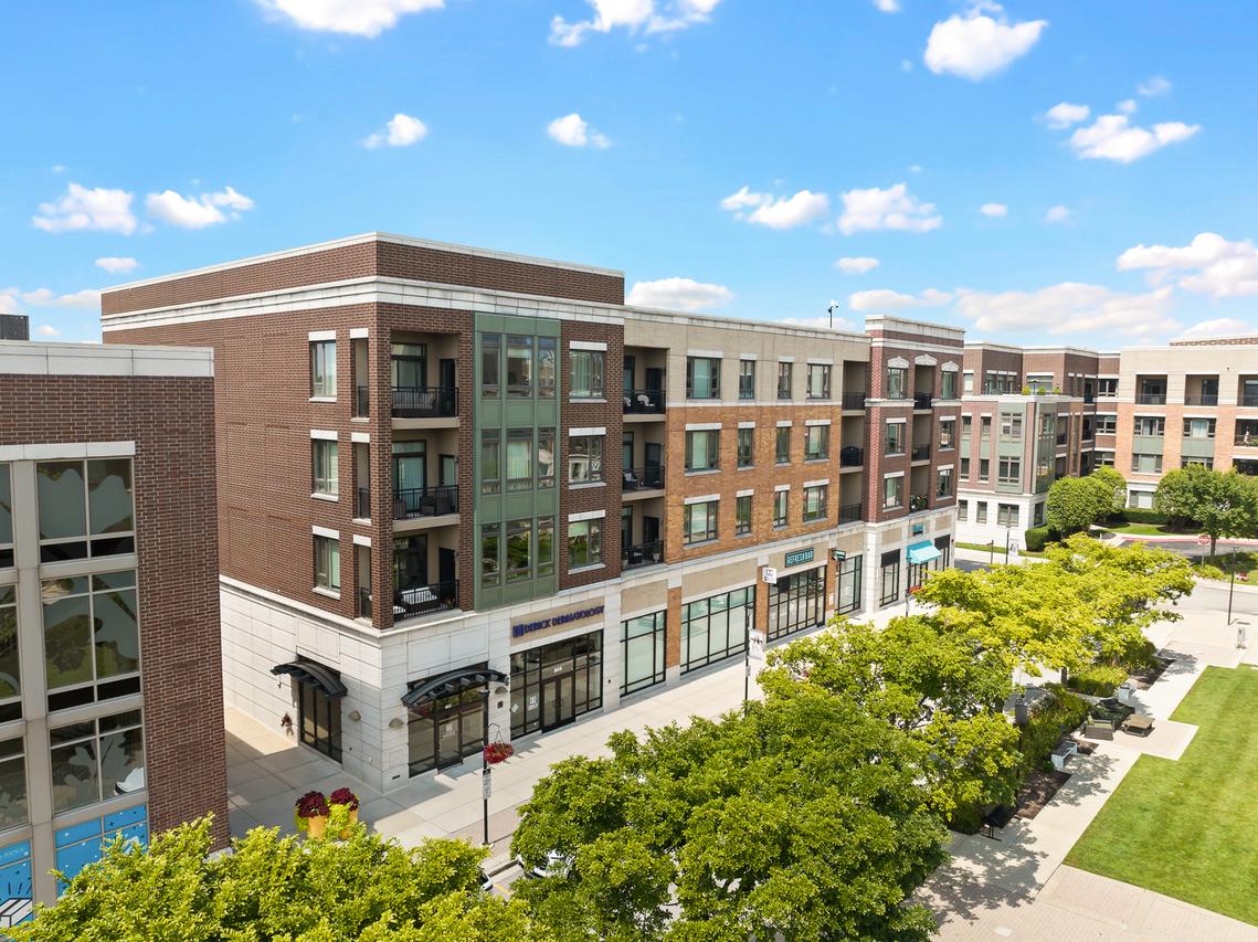 801 Village Center Dr. #302, Burr Ridge, IL 60527