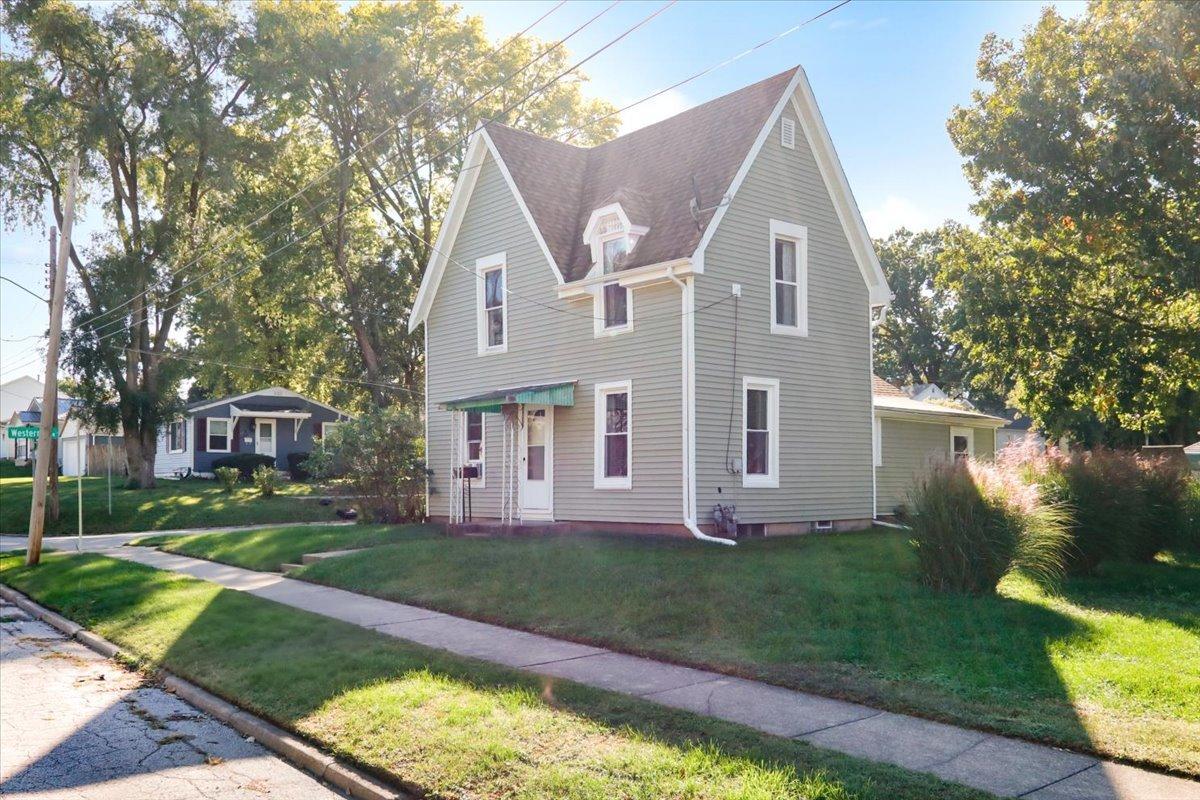 1102-1104 W Mill St., Bloomington, IL 61701