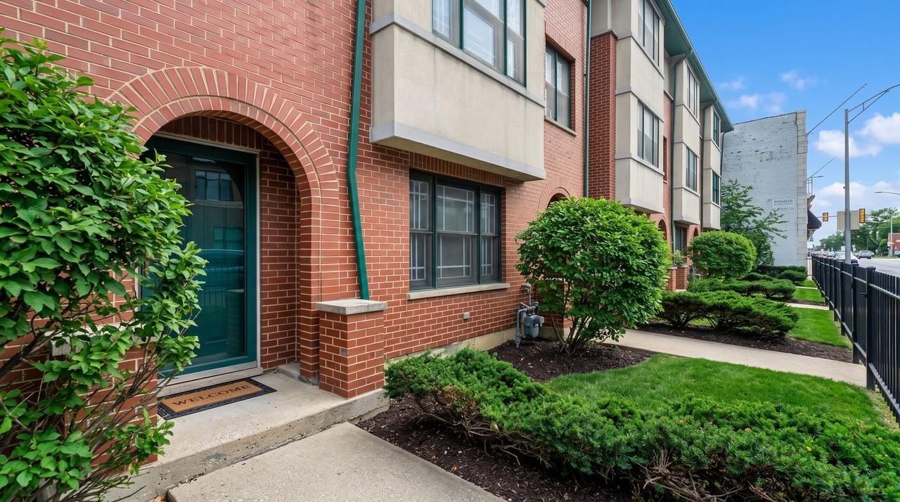 821 N Harlem Ave., Oak Park, IL 60302